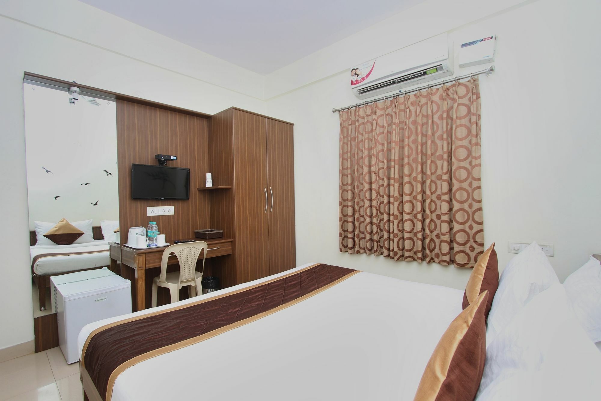 Oyo 7669 The Trinitywood Hotel Bangalore Esterno foto