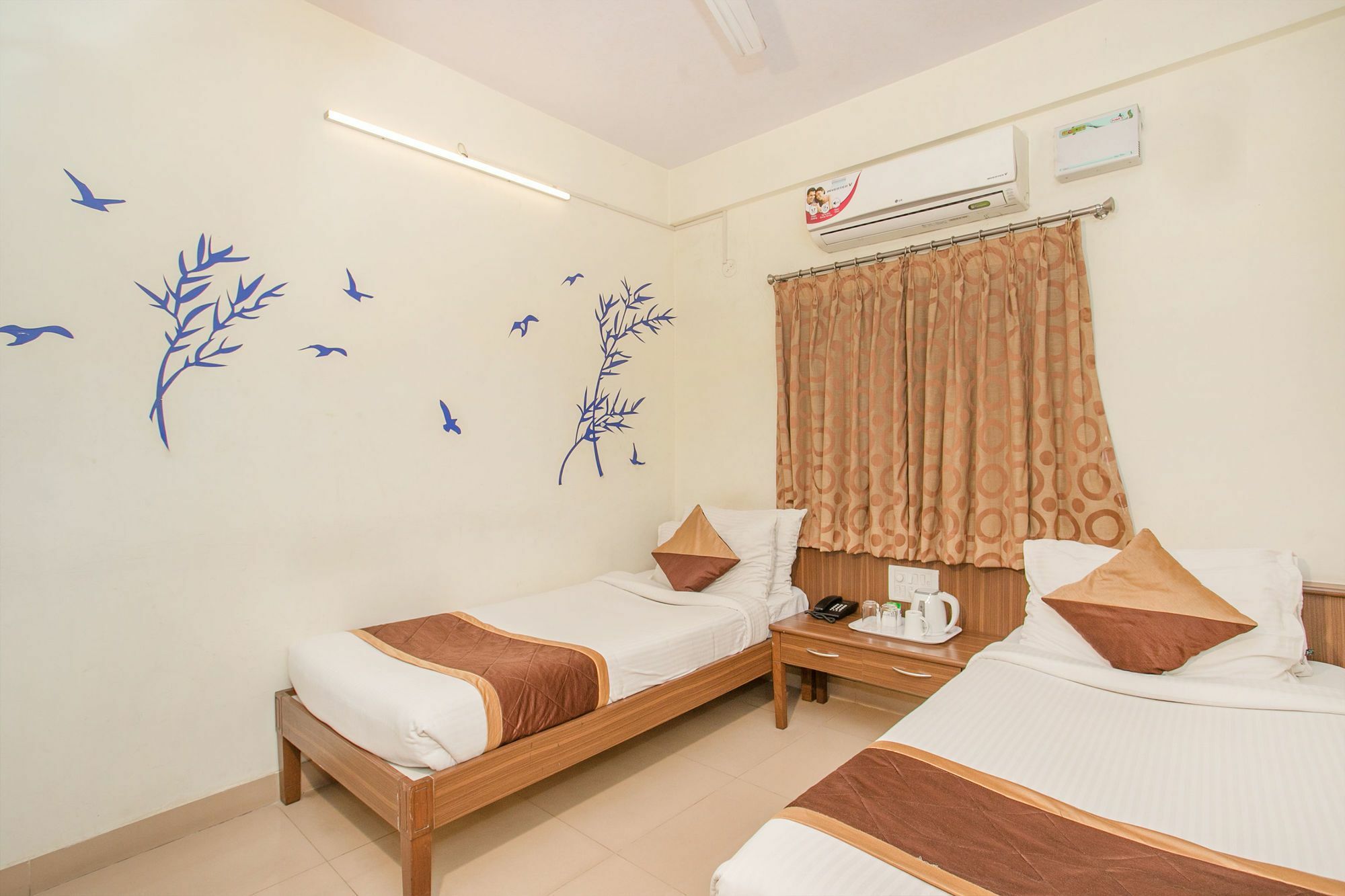 Oyo 7669 The Trinitywood Hotel Bangalore Esterno foto