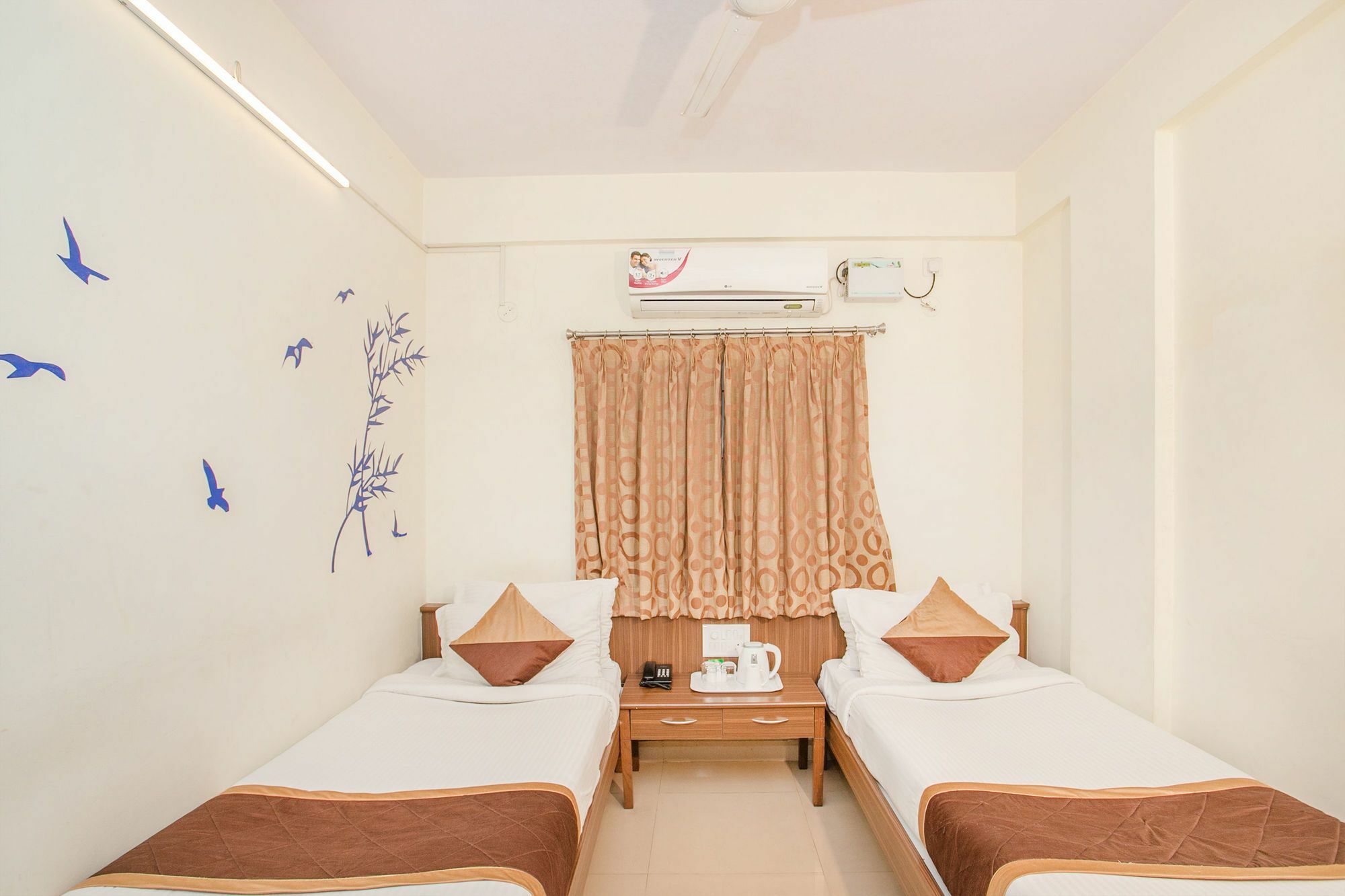 Oyo 7669 The Trinitywood Hotel Bangalore Esterno foto