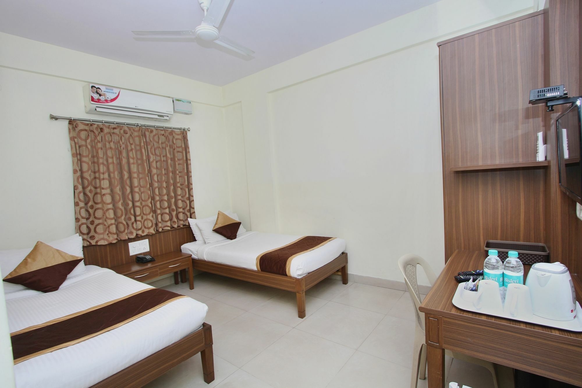 Oyo 7669 The Trinitywood Hotel Bangalore Esterno foto