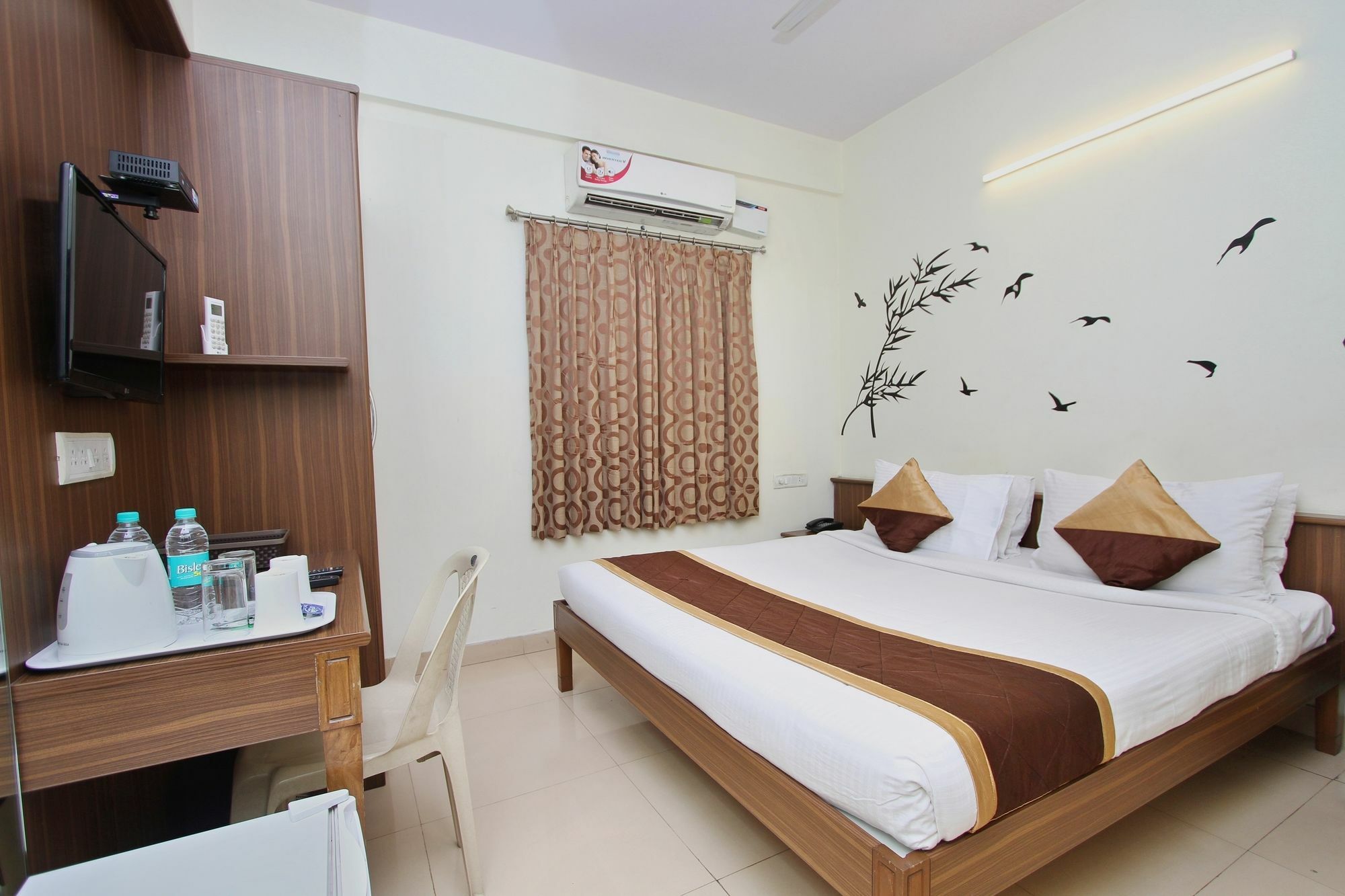 Oyo 7669 The Trinitywood Hotel Bangalore Esterno foto